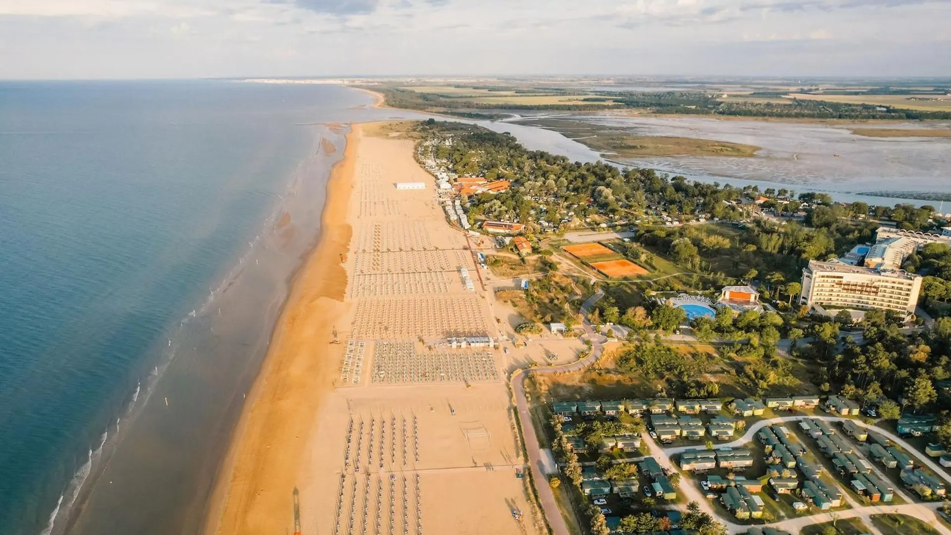 Comfortable Apartment With Pool Bibione 0*,